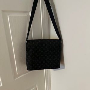 Louis Vuitton District Messenger Bag